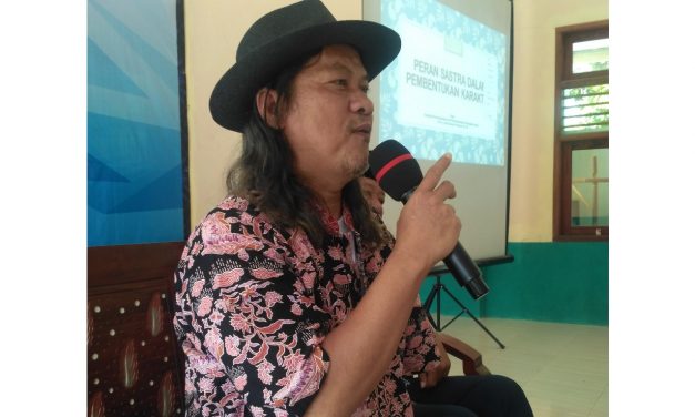 Gol A Gong: Banyak Membaca Buku Bikin Kamu Lupa dengan Kekuranganmu
