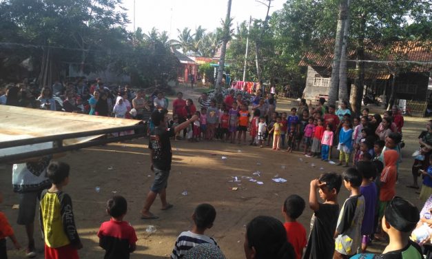 Trauma Healing dan Paket Peralatan Sekolah untuk Anak-anak Korban Bencana Tsunami Selat Sunda