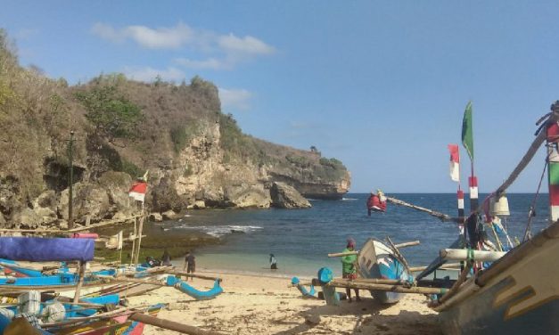 Mengimani Elsa di Pantai Gesing, Yogyakarta