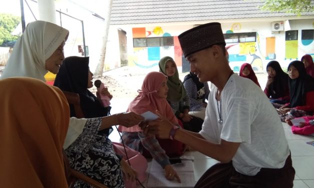 Santunan 30 Anak Yatim Piatu di Rumah Dunia