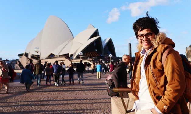 Muhammad Hidayat; Kartu Pos, Relawan, dan Buku