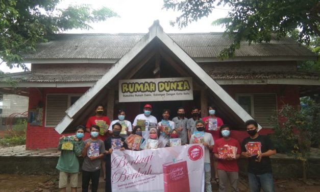 Pizza Hut Bagikan Ratusan Buku