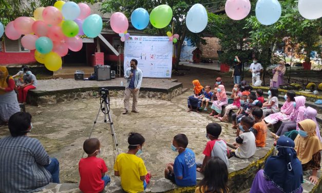 Santunan dan Lomba Literasi di Hari Relawan Internasional