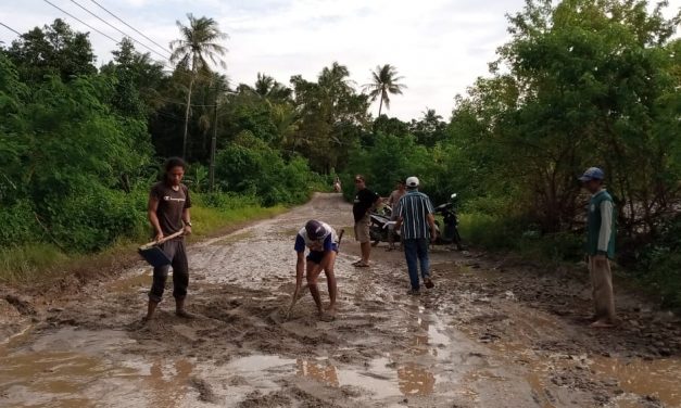 Warga Paniis Ujung Kulon Tagih Janji Pemerintah Soal Perbaikan Jalan