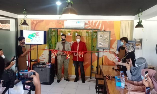 Launching Foodpedia M Kostel, Cafe Berkonsep Modern Milenial
