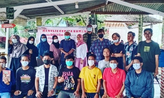 Boim Lebon: Menulis Komedi Tanpa Menyakiti Orang Lain