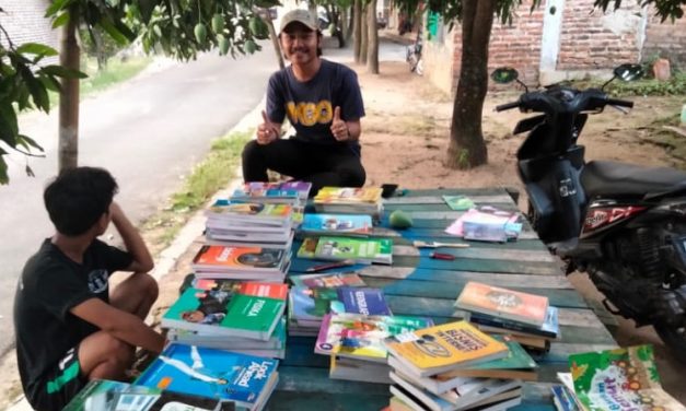 Gelar Lapak Buku, KMB Ajak Masyarakat Gemar Membaca