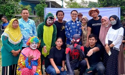 HUT Banten, Fino Badut Rayakan Bareng Anak-anak Pekijing