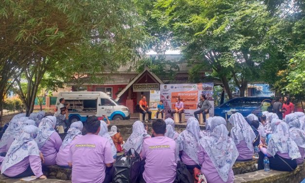 Desa Wanayasa Studi Literasi ke Rumah Dunia