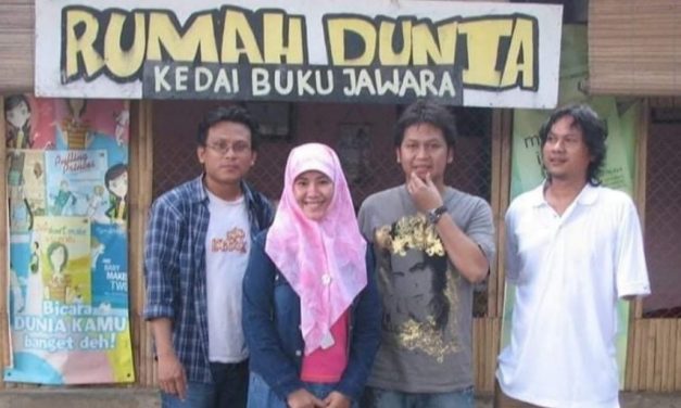 Penulis Novel Lupus, Hilman Hariwijaya Tutup Usia