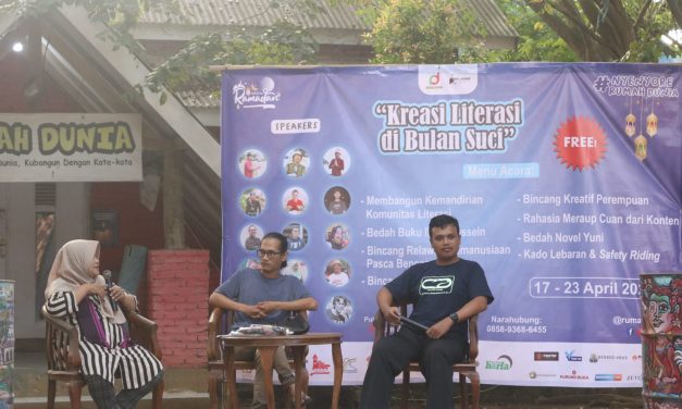Risna Bersama Munawir Sampaikan Materi Membangun Kemandirian Komunitas Literasi