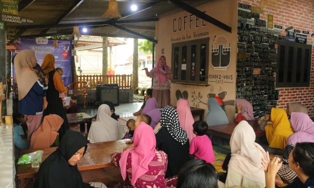 Sambut Hari Kartini, Tias Tatanka Bersama Mita Gayatri Ajak Ibu-Ibu Ciloang Berkreativitas