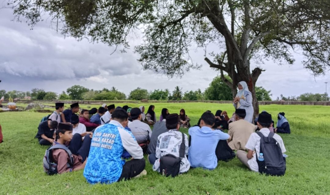 Peringati Hari Pahlawan, Pelajar MTs AL-Khairiyah Karangtengah Belajar Sejarah di Kawasan Banten Lama