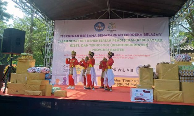 UPT Kemdikbudristek Gelar Jalan Sehat Peringati Hari Pendidikan Nasional