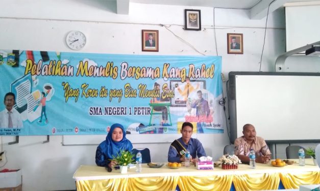 SMAN 1 Petir Gelar Workshop Penulisan Esai Hadirkan Duta Baca Banten