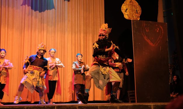 Gempar! Pertunjukan Kolaboratif Wayang Ngubrug “Alengka Yuda” di SMKN 1 Pandeglang