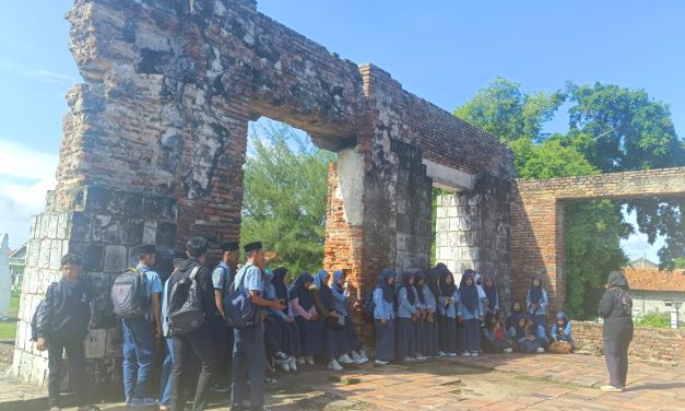 Tingkatkan Literasi Sejarah, Siswa MTs Al-Khairiyah Karangtengah Kunjungi Kawasan Banten Lama