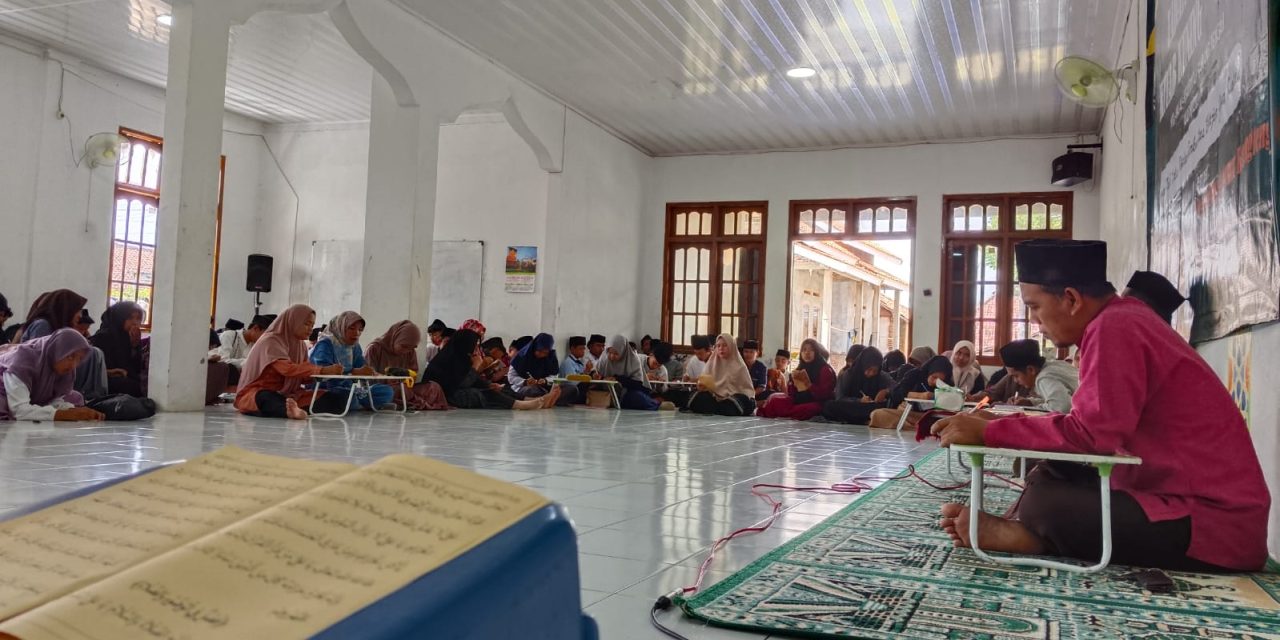 Lestarikan Khazanah Intelektual Islam, Madrasah Al-Khairiyah Karangtengah Gelar Kajian Kitab Kuning