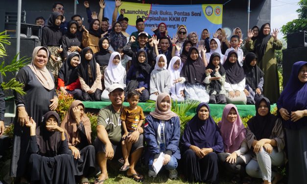 Mahasiswa KKM Unsera Sukses Gelar Penutupan Program dan Launching Rak Buku di Kampung Pekijing