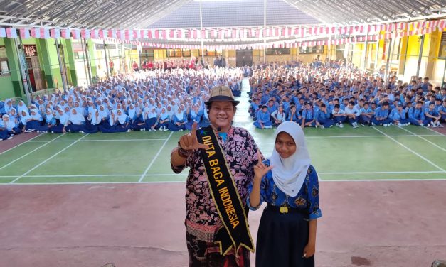 Program ‘Duta Baca Indonesia Masuk Sekolah’ Disambut Meriah SMPN 1 Baros