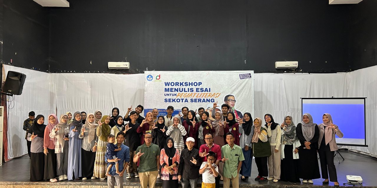 Rumah Dunia Gelar Workshop Esai untuk Pegiat Literasi Se-Kota Serang