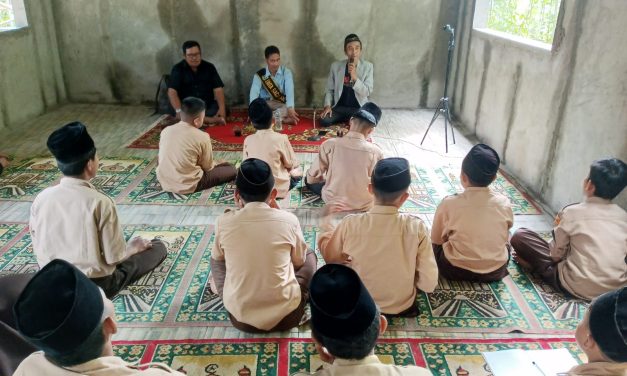 Berbagi Motivasi Menulis, Pesantren Ashabul Fikri Datangkan Duta Baca Banten dan Akademisi Uniba
