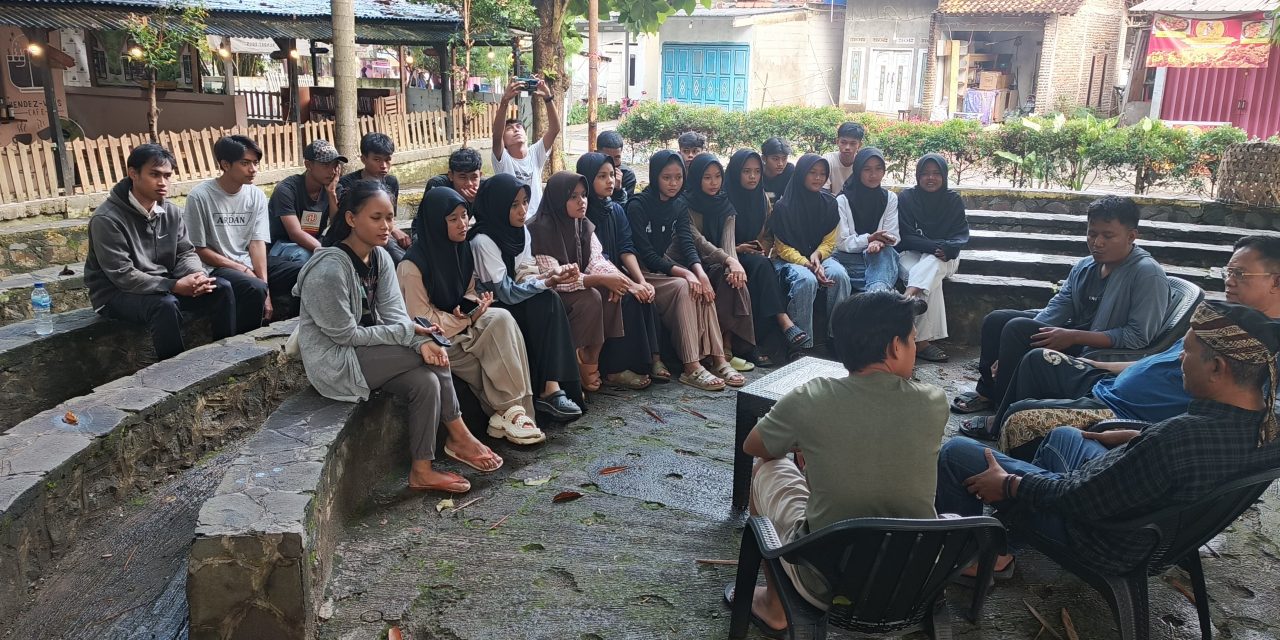 Study Banding ke Rumah Dunia, TBM Pekijing Kantongi Tip Berkomunitas