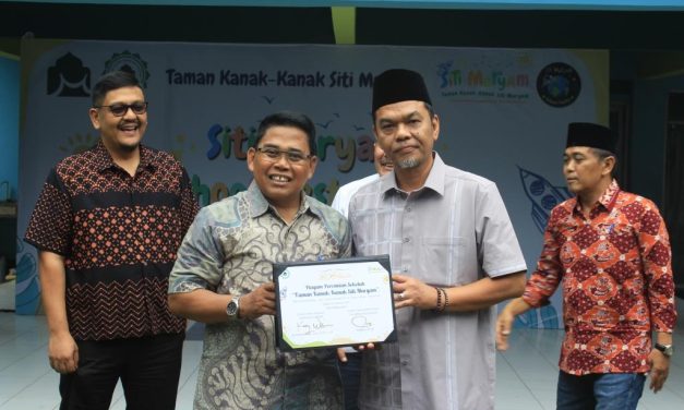 Siswa TK Peringati Hari Peduli Sampah Nasional dengan Kreasi Tempat Sampah dari Barang Bekas