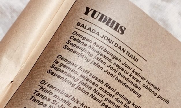 Kolom Kabut #Silamsastra: Gadis Membaca Rendra dan Yudhis