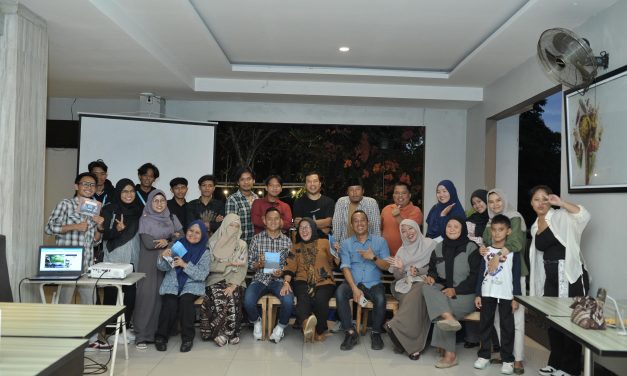 Suvardi Rilis Buku Puisi Biografis Pertama tentang Muratara