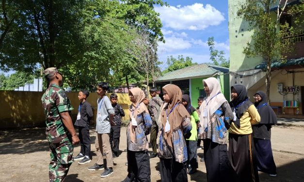 Anggota TNI Latih Siswa Azzakiyah Islamic Leadership di Program LDKS