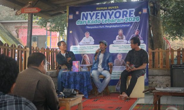 Nyenyore Hari Kedua Rumah Dunia Bedah Buku Wanita Kabut, Bahas Representasi Perempuan dan Cinta