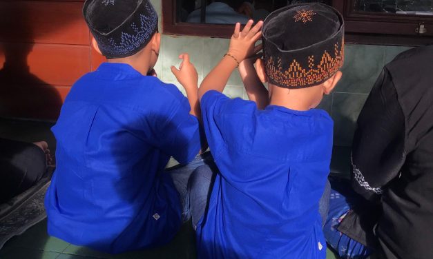 Kombur: Saya dan Na Willa, Menautkan Memoar