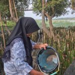 Perempuan Nelayan yang Tak Terlihat – Esai Siti Erwina Youwikijaya